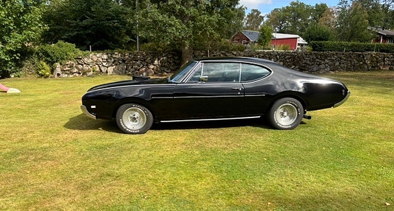 Oldsmobile Cutlass 3 of 5