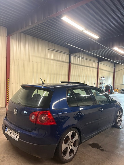 Volkswagen Golf V 3 of 6
