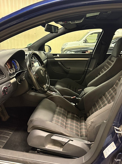 Volkswagen Golf V 4 of 6