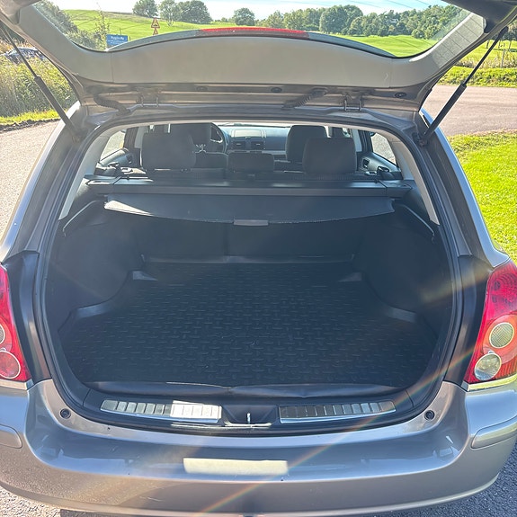 Toyota Avensis 7 of 11