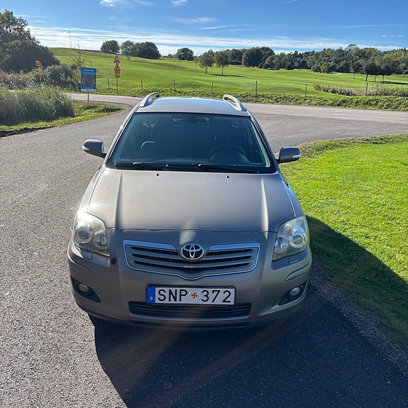 Toyota Avensis 3 of 11
