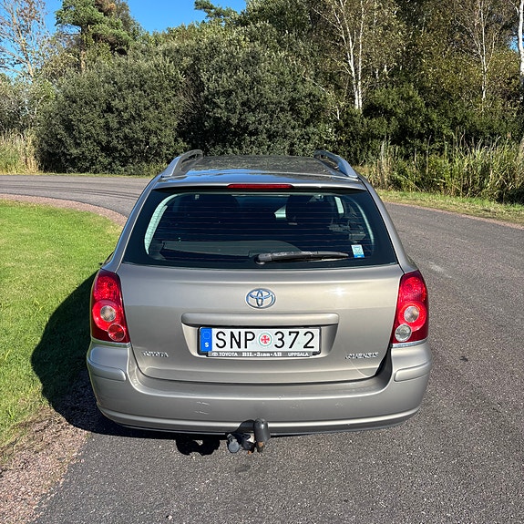Toyota Avensis 4 of 11