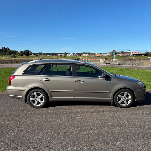Toyota Avensis 5 of 11