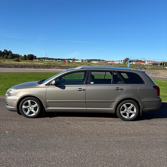 Toyota Avensis 6 of 11