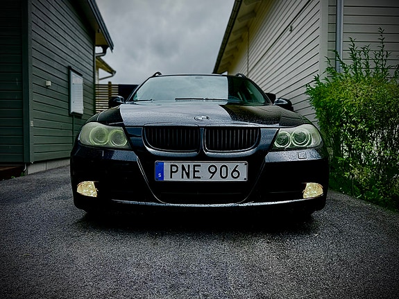 BMW 320i 19 of 19