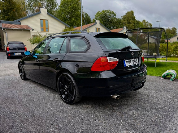 BMW 320i 5 of 19