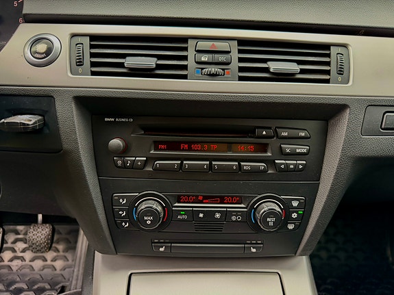 BMW 320i 10 of 19