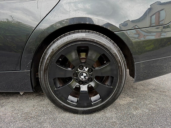 BMW 320i 17 of 19