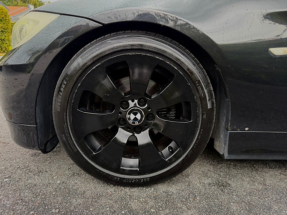 BMW 320i 16 of 19
