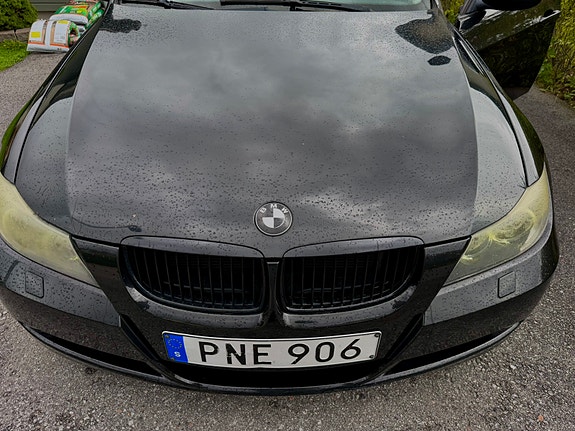 BMW 320i 18 of 19
