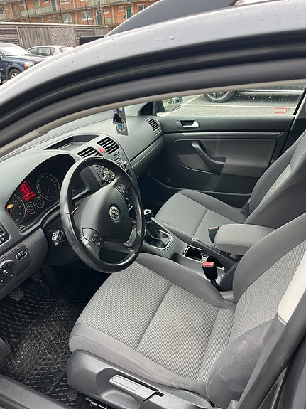 Volkswagen Golf V 4 of 7