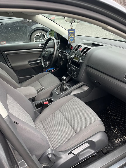 Volkswagen Golf V 5 of 7