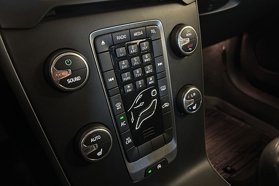 Volvo V40 15 of 21