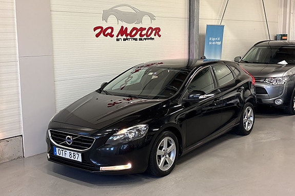 Volvo V40 2 of 21
