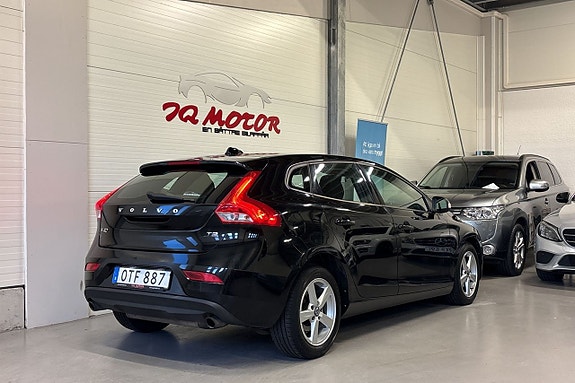 Volvo V40 4 of 21