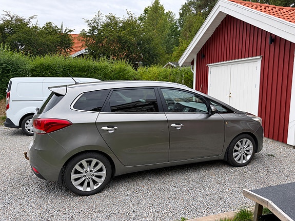 Kia Carens 2 of 7