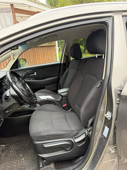 Kia Carens 5 of 7