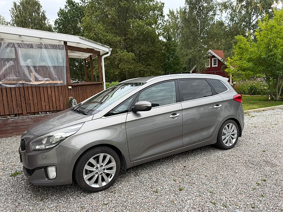 Kia Carens 3 of 7