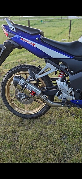 Honda CBR125 2 of 5