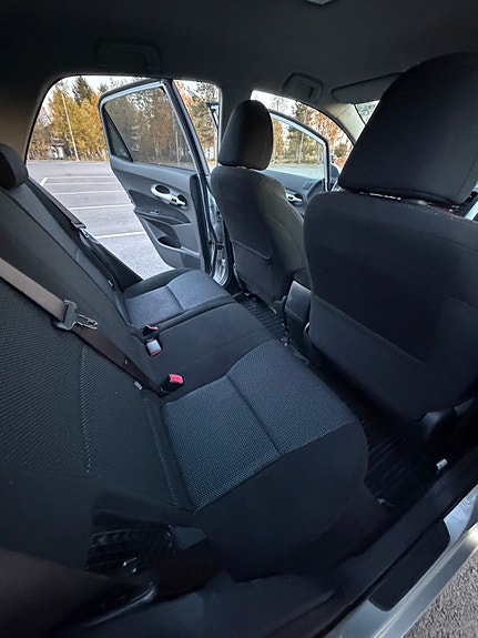 Toyota Auris 10 of 16