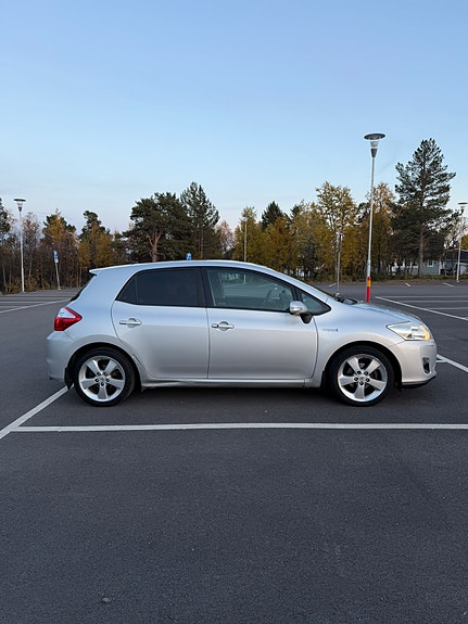 Toyota Auris 2 of 16