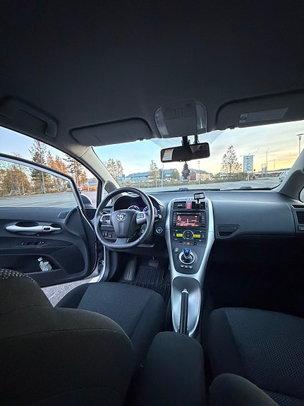 Toyota Auris 13 of 16