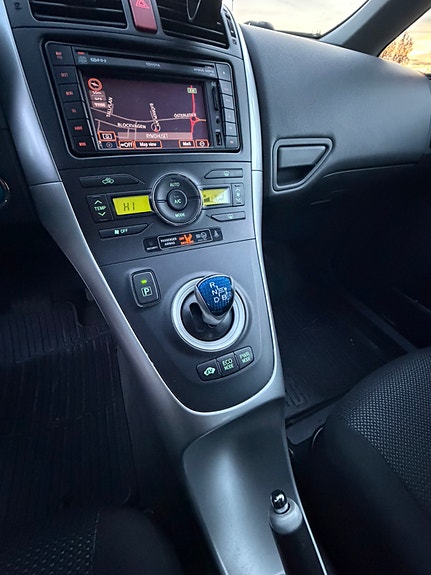 Toyota Auris 8 of 16