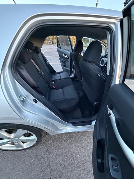 Toyota Auris 12 of 16