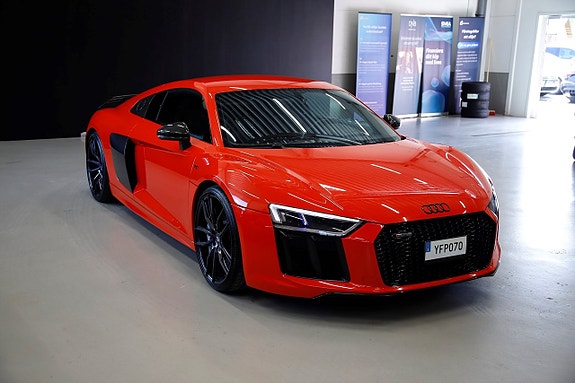 Audi R8 4 of 15