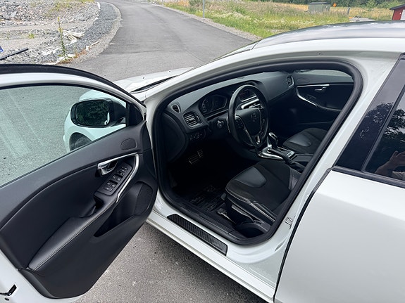 Volvo V40 4 of 11