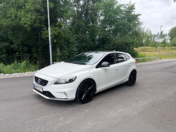 Volvo V40 2 of 11