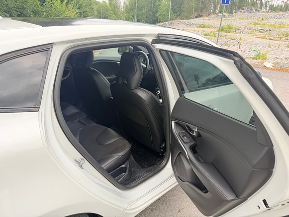 Volvo V40 7 of 11