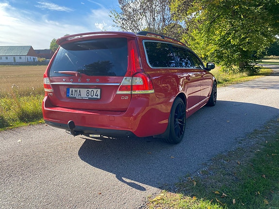 Volvo V70 2 of 9