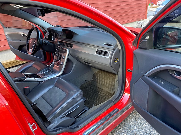 Volvo V70 4 of 9
