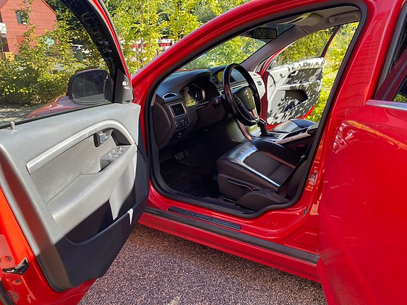 Volvo V70 3 of 9