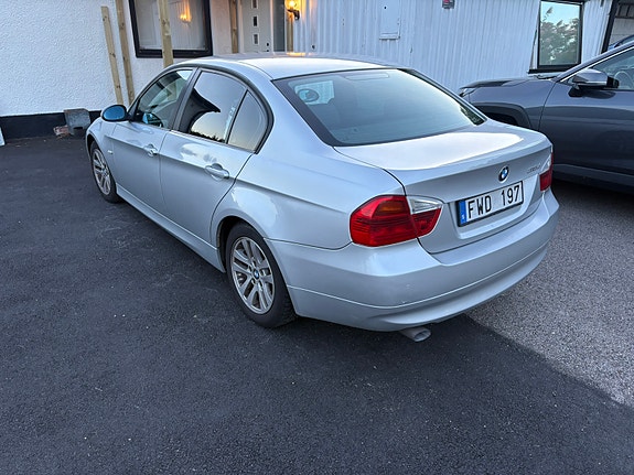 BMW 318d 5 of 7