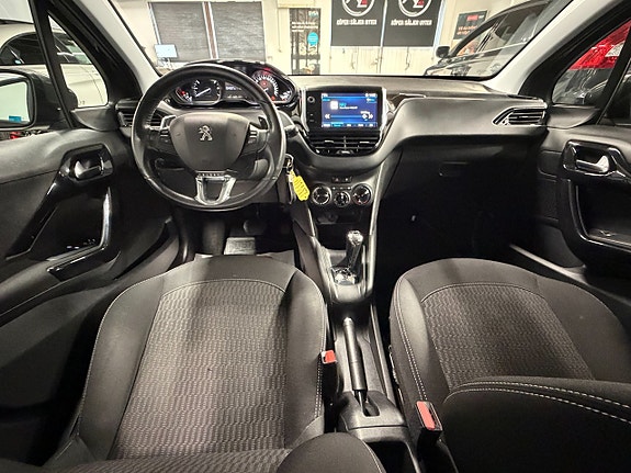 Peugeot 208 15 of 24