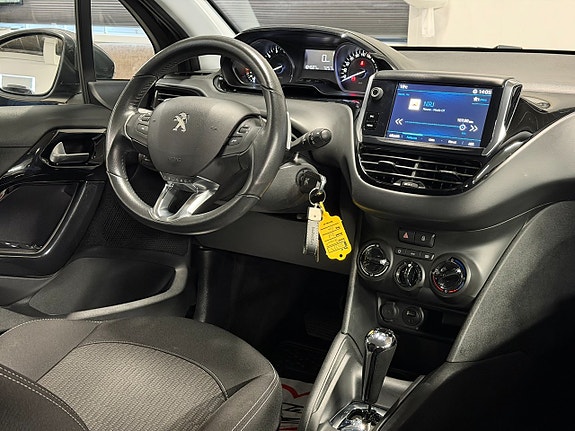 Peugeot 208 18 of 24
