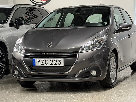 Peugeot 208 3 of 24
