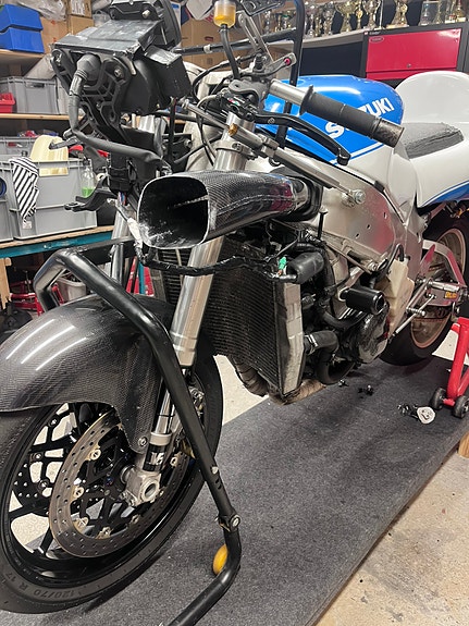 Suzuki Gsx750r Superbike 4 of 5