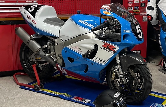 Suzuki Gsx750r Superbike 5 of 5