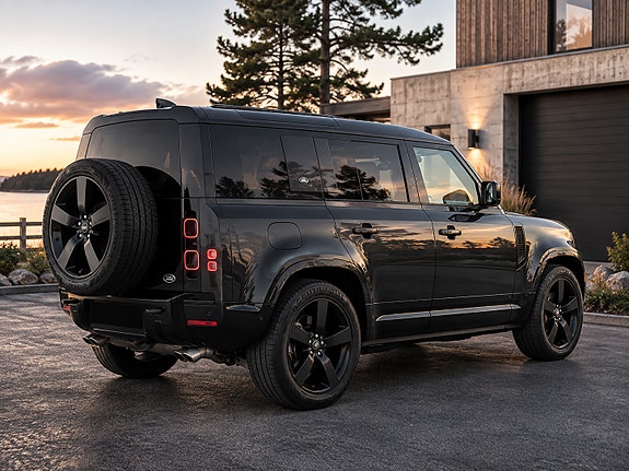 Land Rover Defender 110 2 of 4