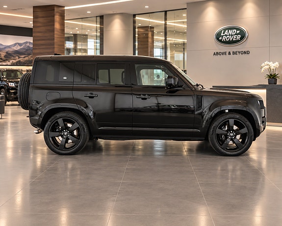 Land Rover Defender 110 3 of 5