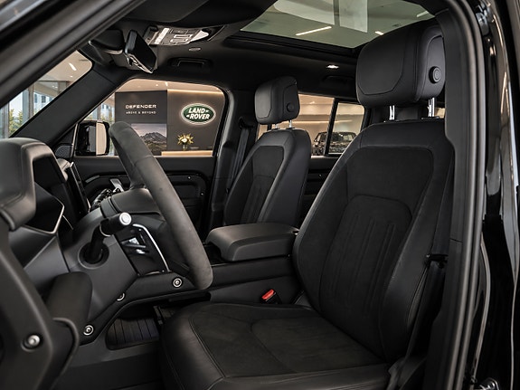 Land Rover Defender 110 5 of 5
