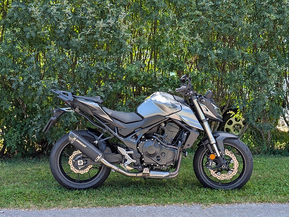 Honda CB750 3 of 4