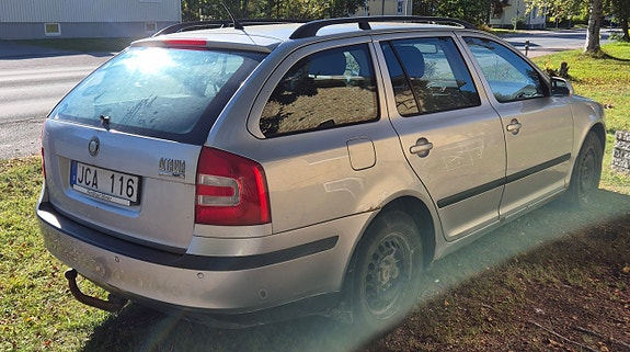 Skoda Octavia 2 of 6