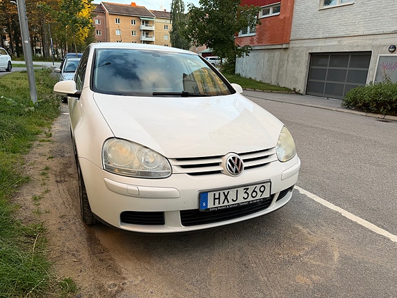Volkswagen Golf V 2 of 6