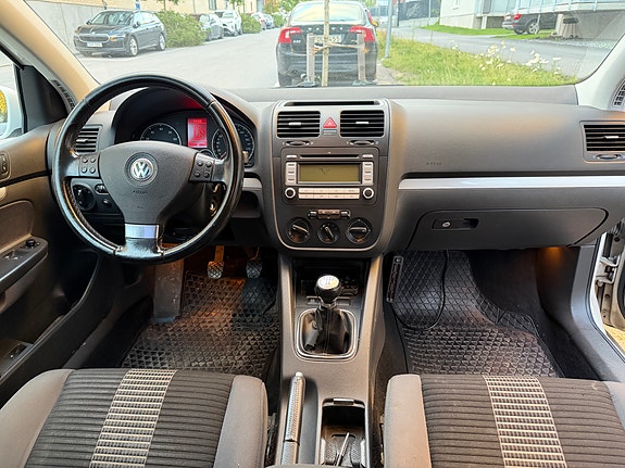 Volkswagen Golf V 5 of 6