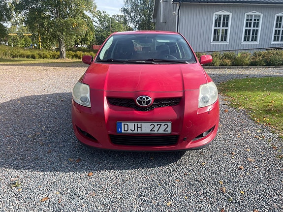 Toyota Auris 2 of 10