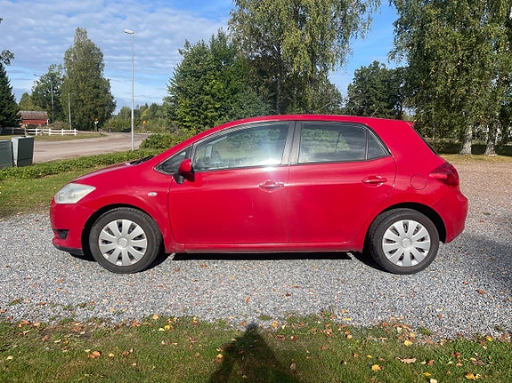 Toyota Auris 8 of 10